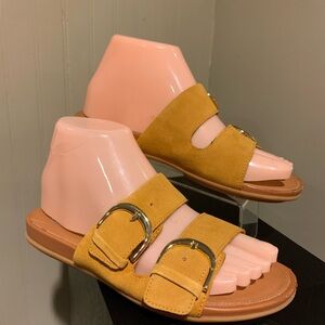 FitFlop Flat 2-Strap Suede Mustard Gold Sandals size 5 EUC